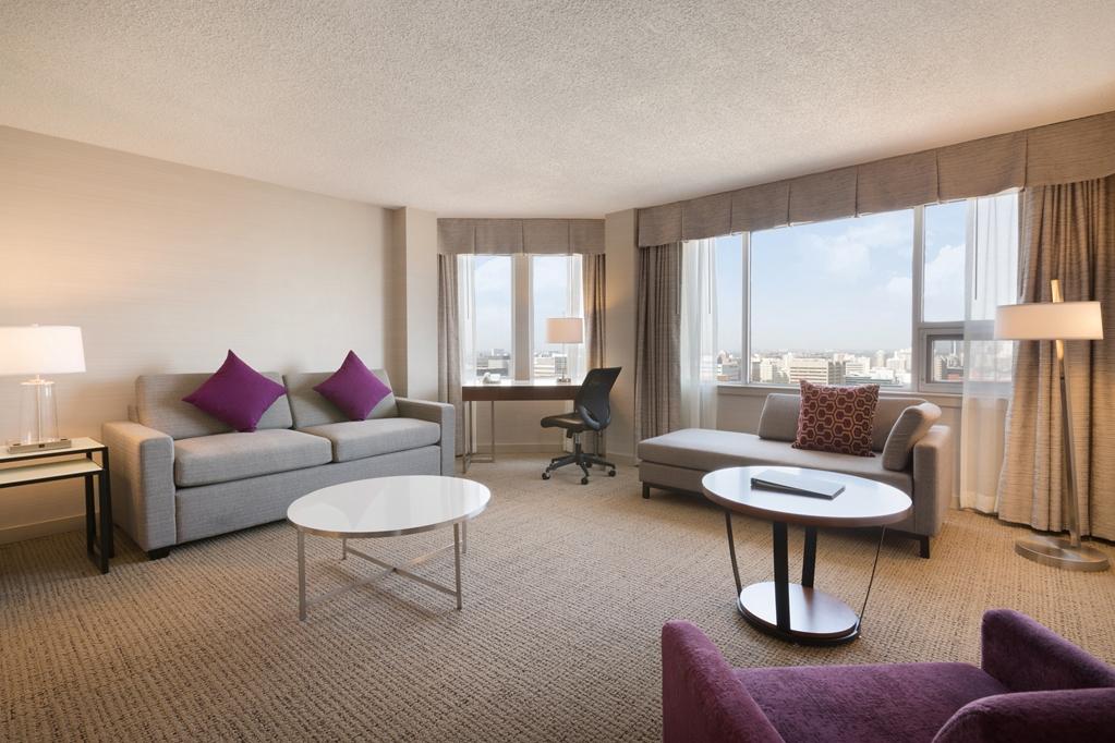 Coast Edmonton Plaza Hotel By Apa Oda fotoğraf