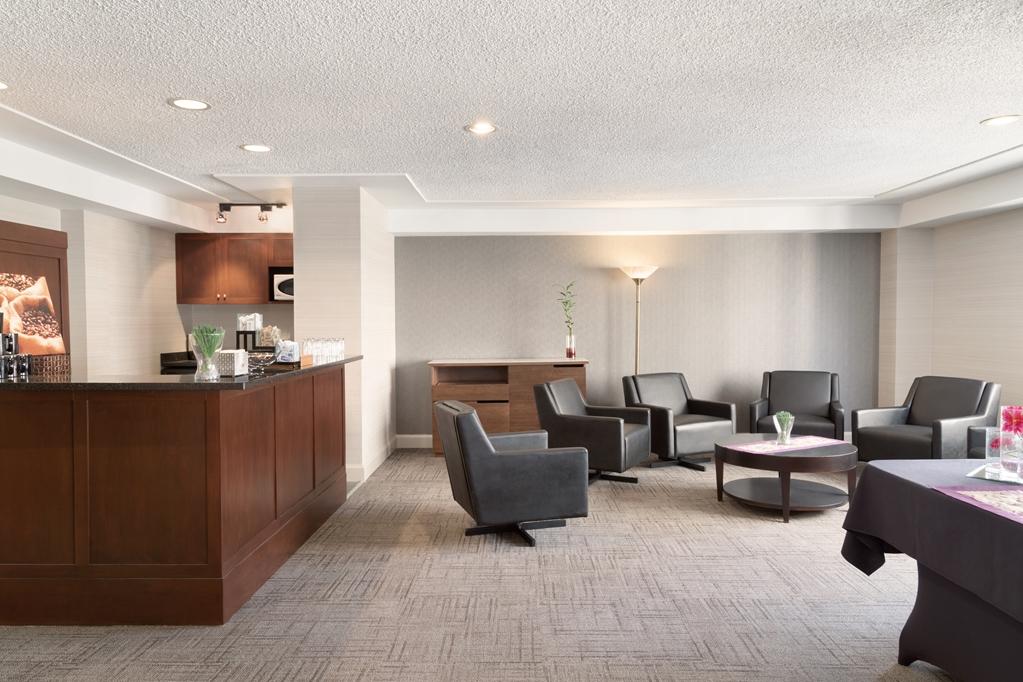 Coast Edmonton Plaza Hotel By Apa Restoran fotoğraf
