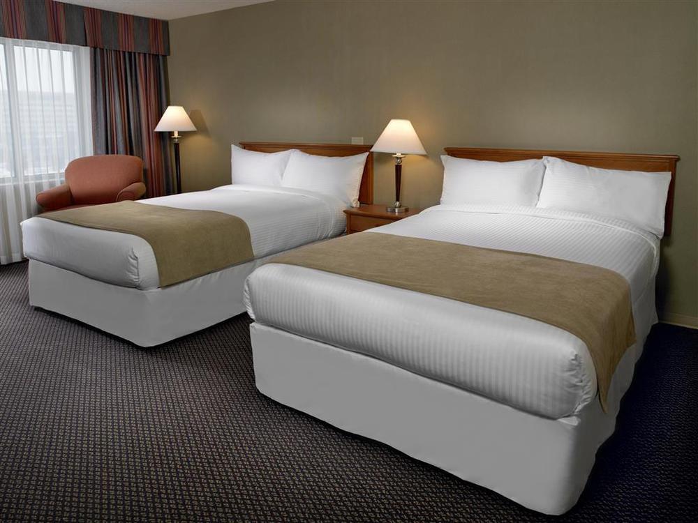 Coast Edmonton Plaza Hotel By Apa Oda fotoğraf