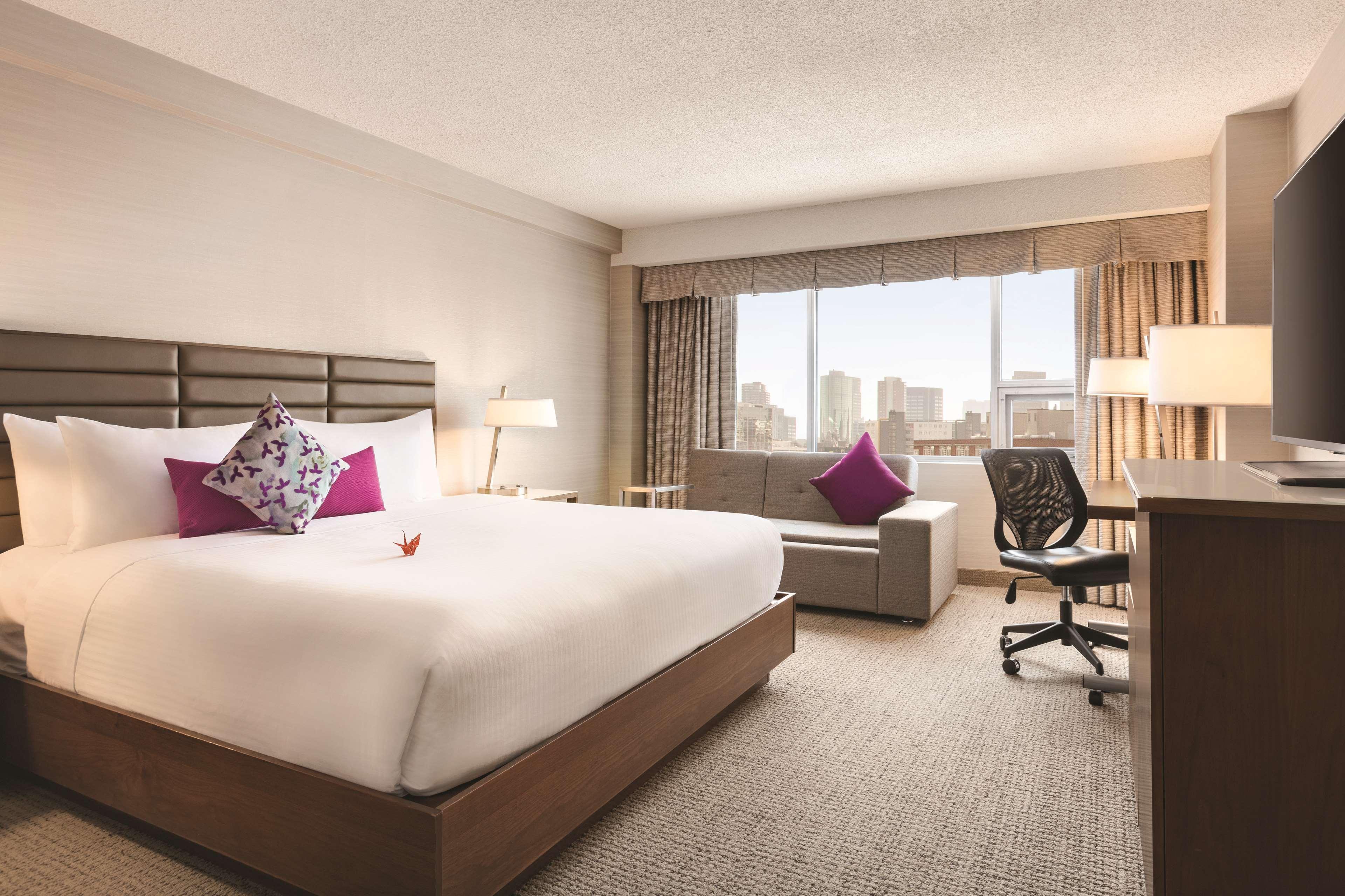 Coast Edmonton Plaza Hotel By Apa Dış mekan fotoğraf