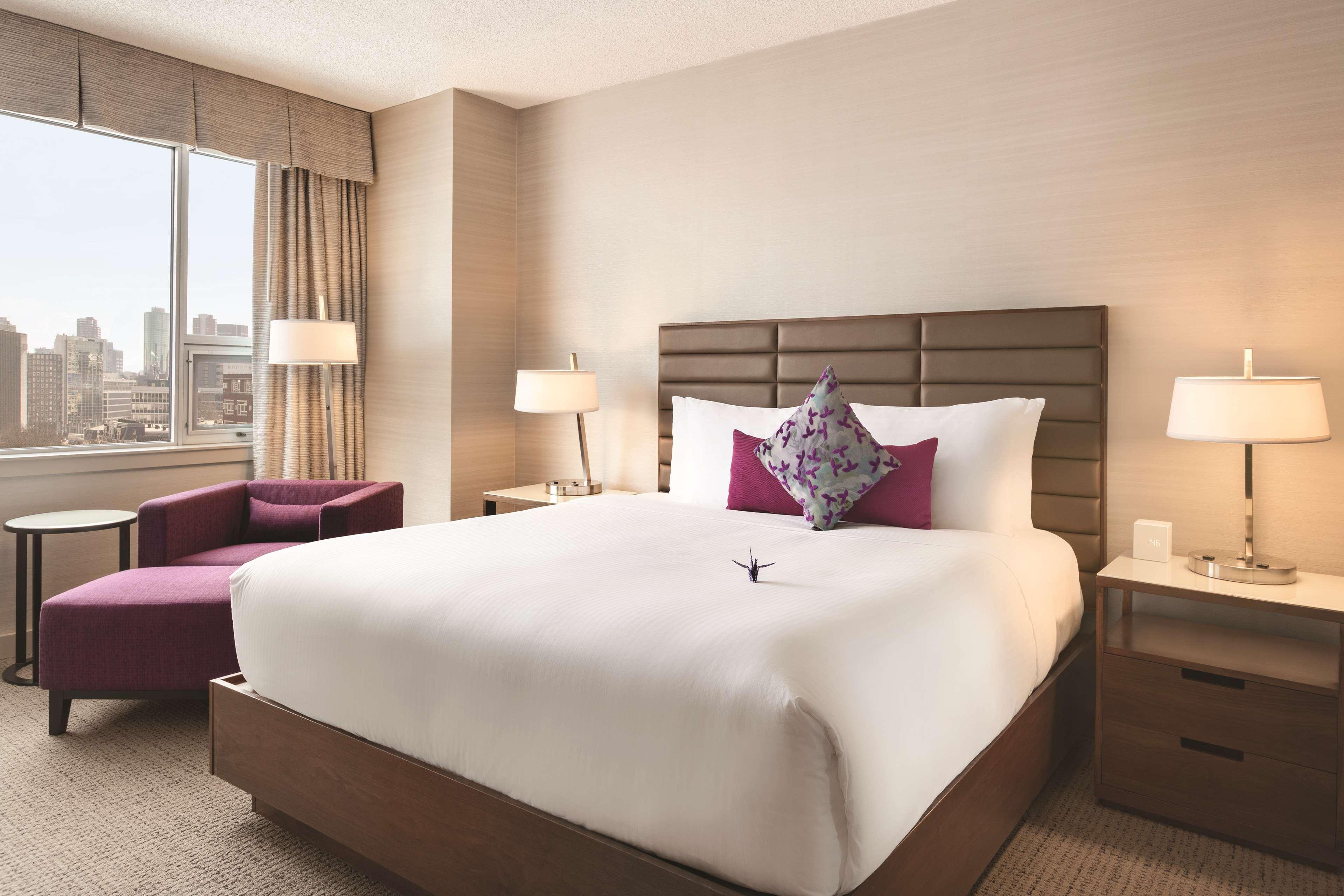 Coast Edmonton Plaza Hotel By Apa Dış mekan fotoğraf