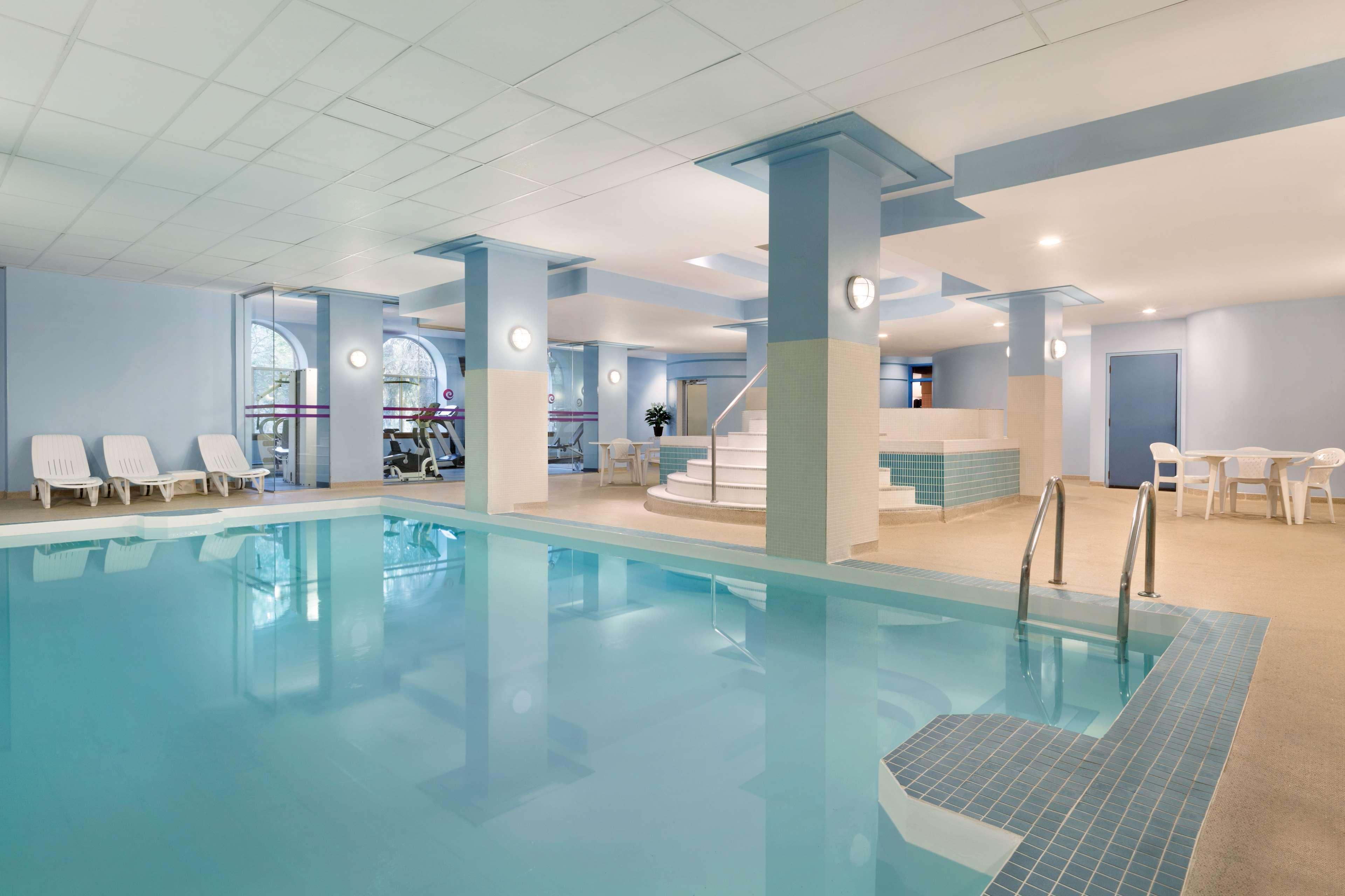 Coast Edmonton Plaza Hotel By Apa Dış mekan fotoğraf
