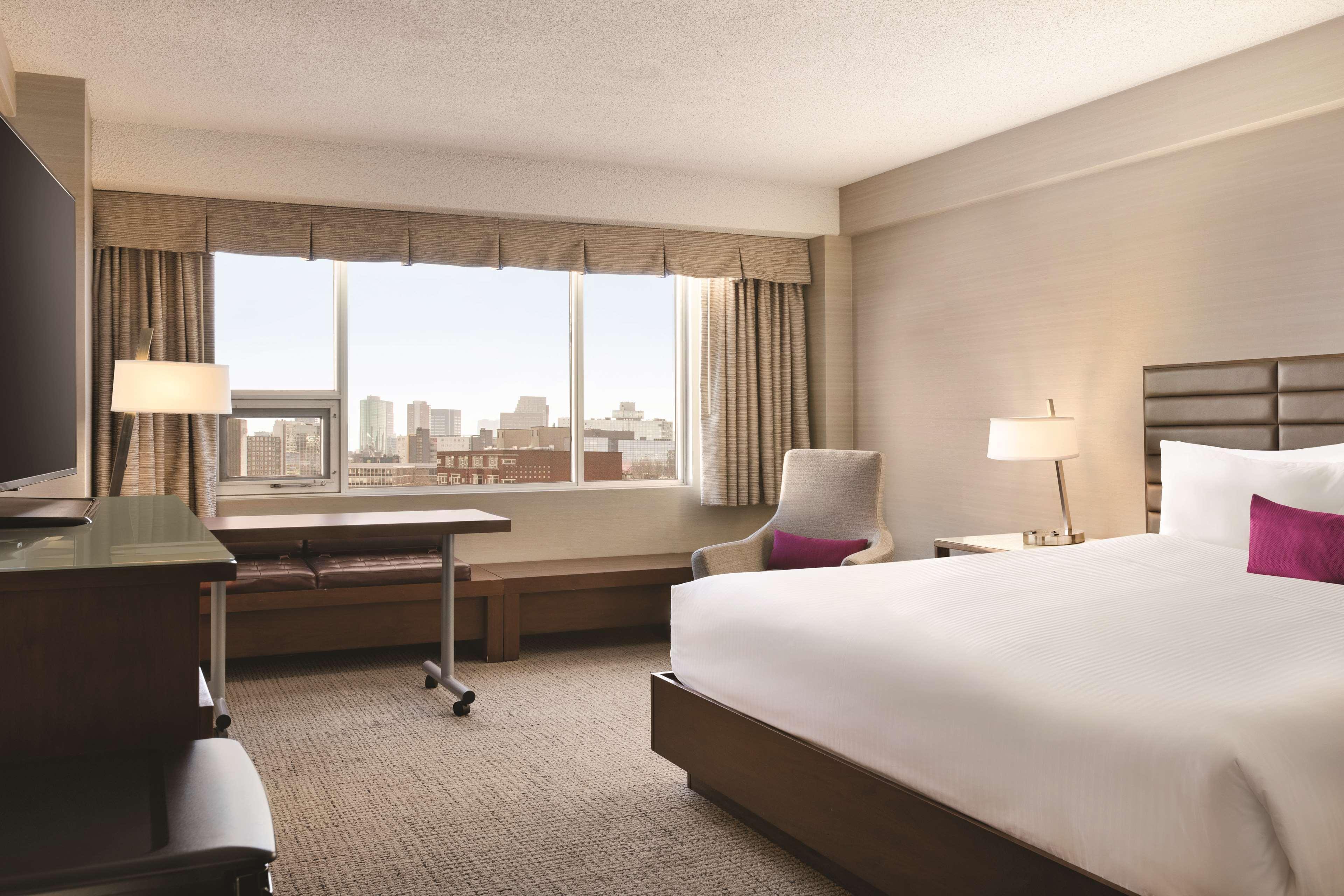 Coast Edmonton Plaza Hotel By Apa Dış mekan fotoğraf