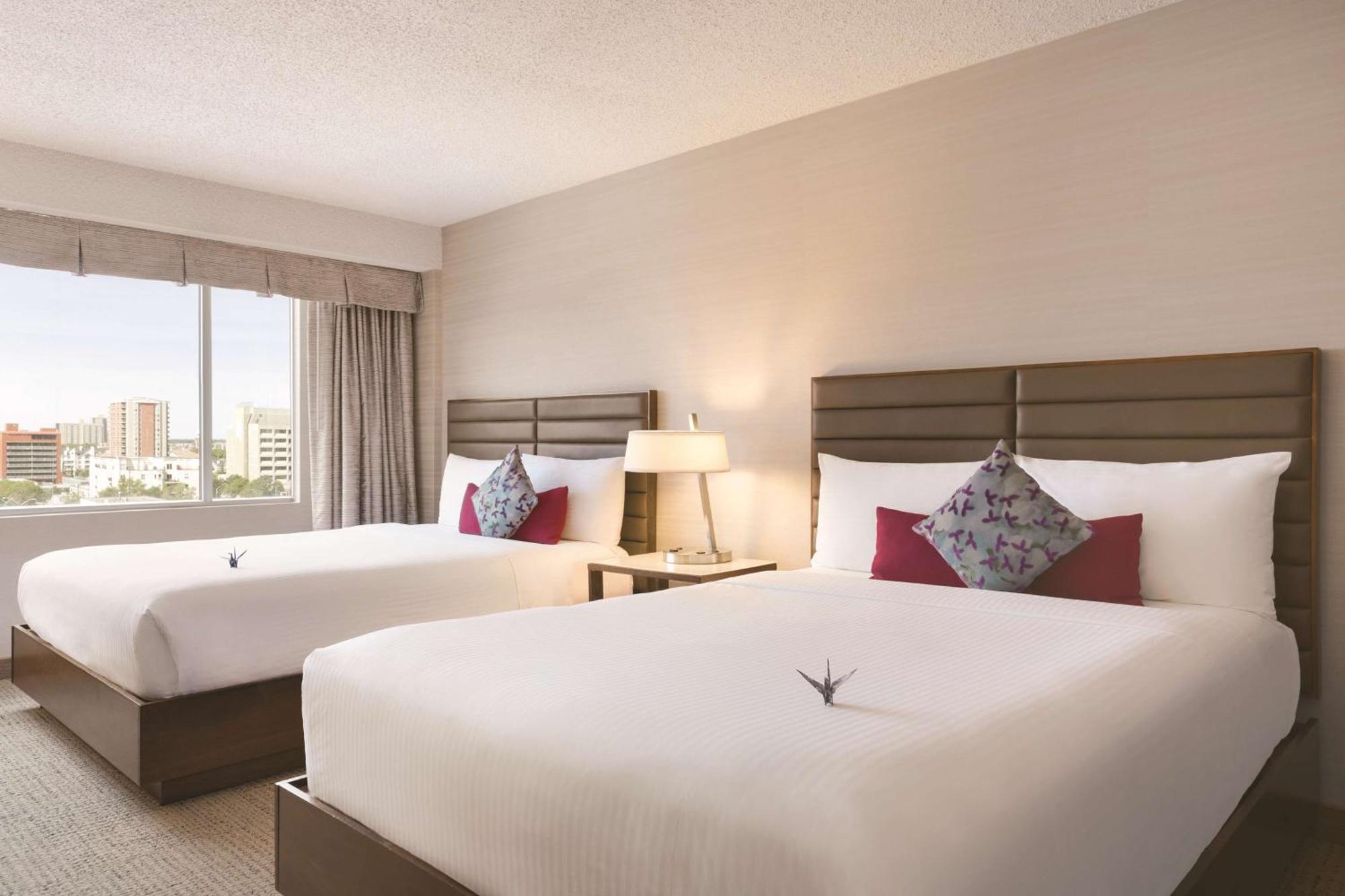 Coast Edmonton Plaza Hotel By Apa Dış mekan fotoğraf