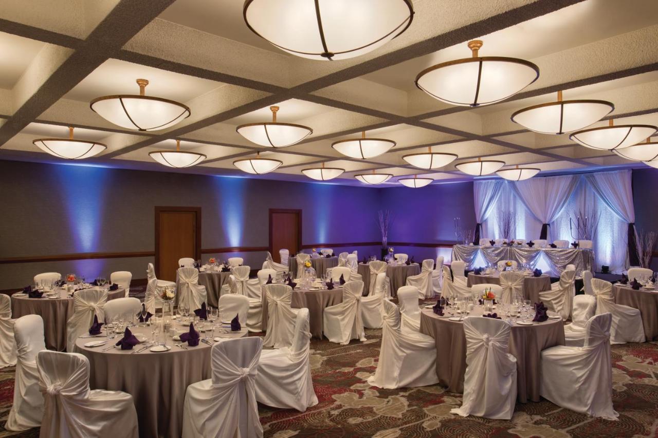 Coast Edmonton Plaza Hotel By Apa Dış mekan fotoğraf