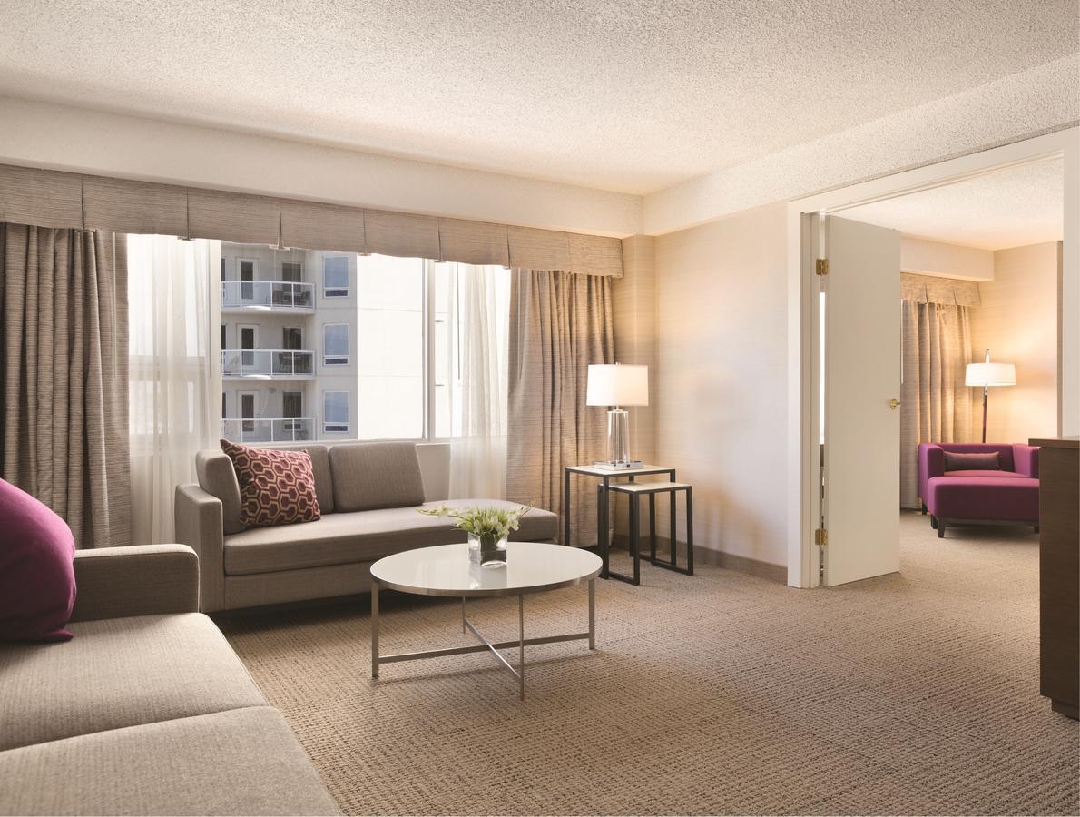 Coast Edmonton Plaza Hotel By Apa Dış mekan fotoğraf