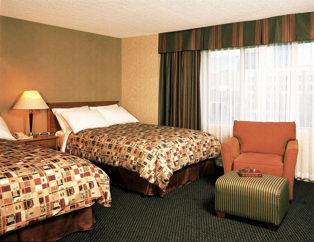 Coast Edmonton Plaza Hotel By Apa Dış mekan fotoğraf